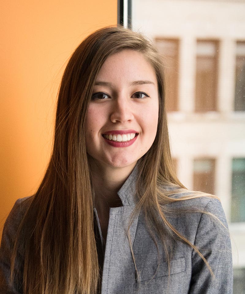 how does a house auction work